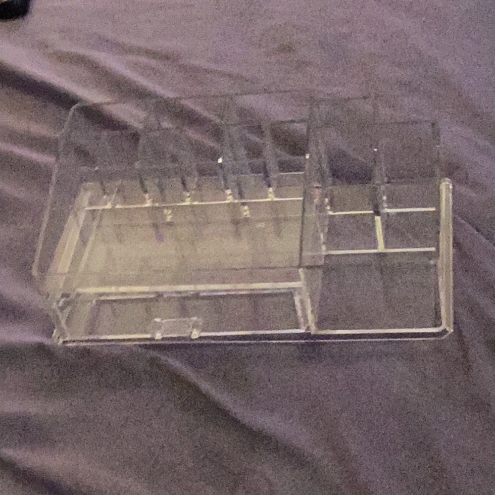 Yafa clear makeup organizer w/ 16 compartments